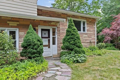 61 Pleasant St