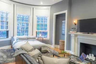 371 Beacon St #3