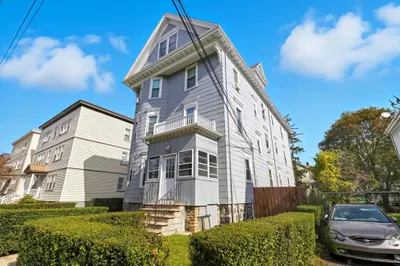 656-658 Metropolitan Ave 1