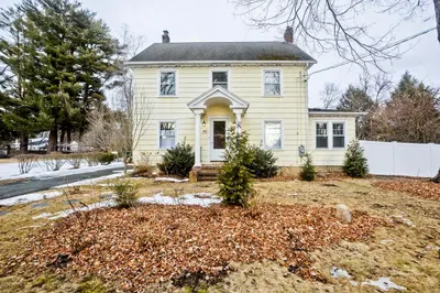 29 Rhinebeck Ave