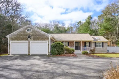 187 Great Neck Rd 1