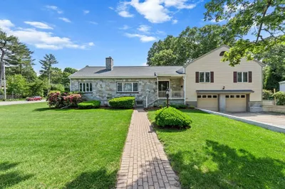 8 Mary Mount Rd