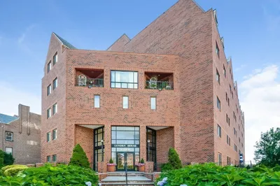 44 Elm St #305 1