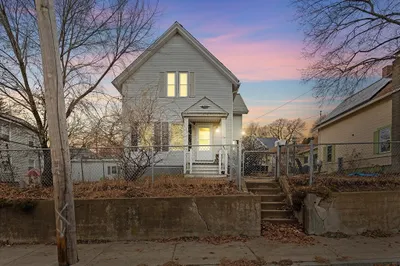 162 Elm St