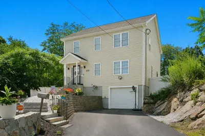 133 Apricot St 1
