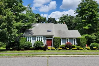 6 Monterey Ln
