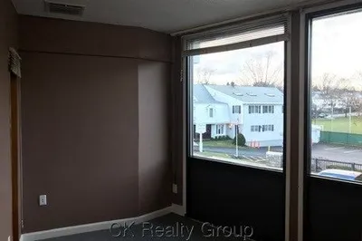 372 Main St #4