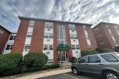11 Commonwealth Ct #11