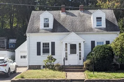 714 Lynnfield St 1
