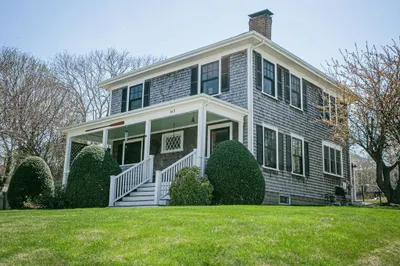 163 Sandwich St 1