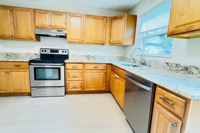 37 Goodwin Ave #37
