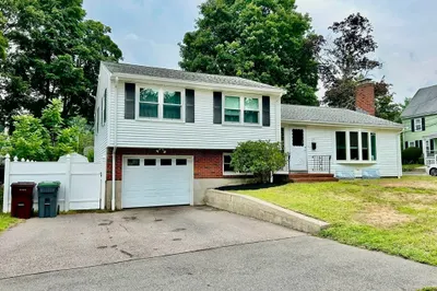 27 Eleanor St