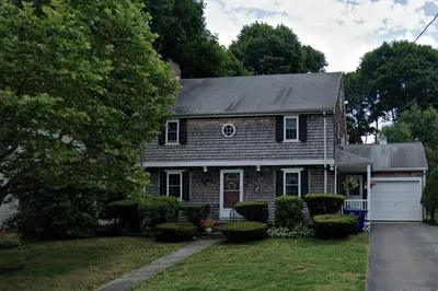 255 River St