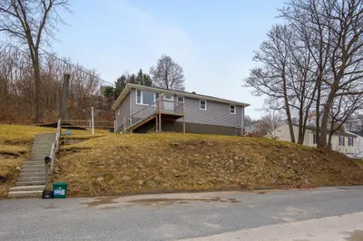 86 Andrews Ave 1