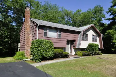 87 Lorraine Dr