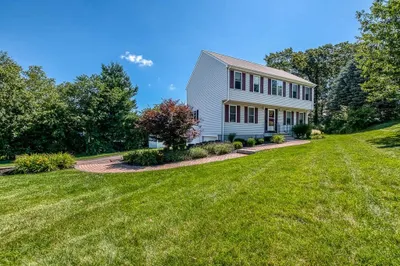 2 Cherry Tree Ln