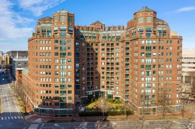 10 Rogers Street #606