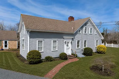 16 Shore Rd 1