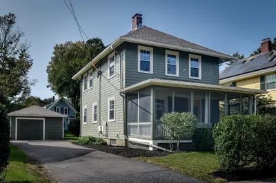 15 Roxbury Avenue