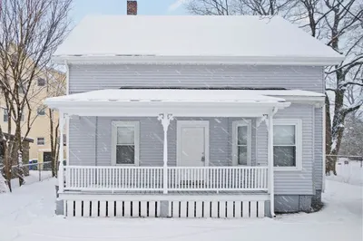 10 Foster St