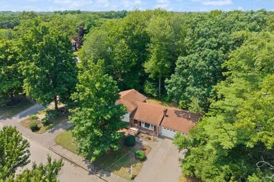 35 Rustic Dr