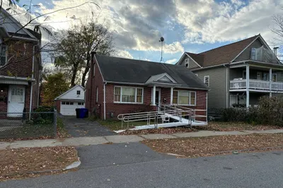 46 Knollwood St 1