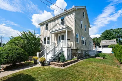 433 Baker St 1
