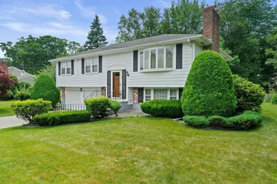 7 Mill River Drive