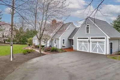 110 Kettle Hole Rd 1