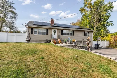 174 Pleasant St 1