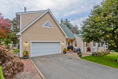 275 Hadley St 1