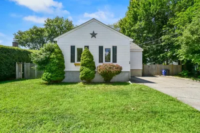 20 Governors Dr