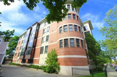 533 Cambridge St #302