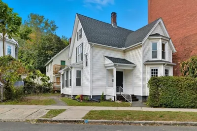 49 Linden St 1