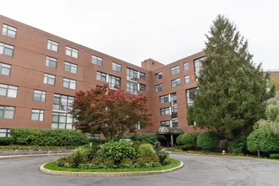 79 Florence St #402S 1