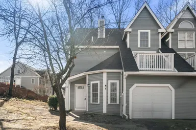 4 Midgley Ln