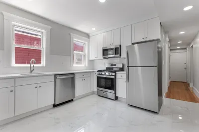 64 Bakersfield St #3 1