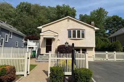 43 Deerfield Ave 1