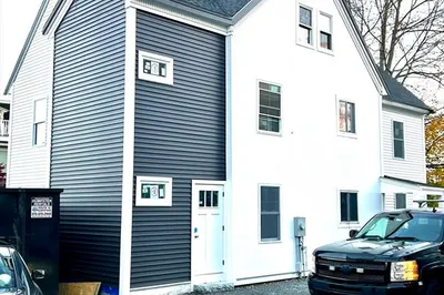 3 1/2 R Buffum St #2