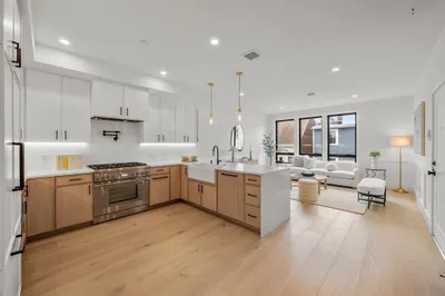 136 West 8th #3 1