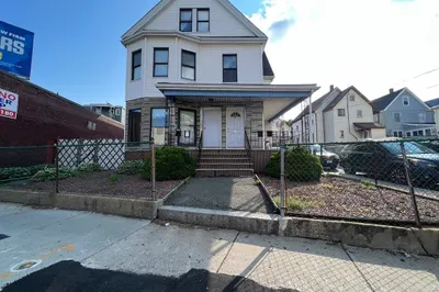 368-370 Ferry St 1