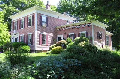 48 Main St