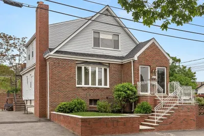 76 Griffin St 1