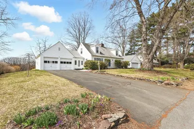 42 Mountain View St 1