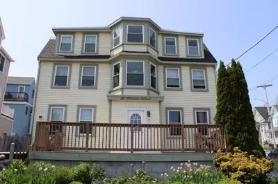 12 Middle St #4