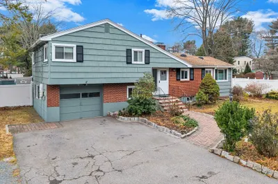 6 Woodward Rd 1