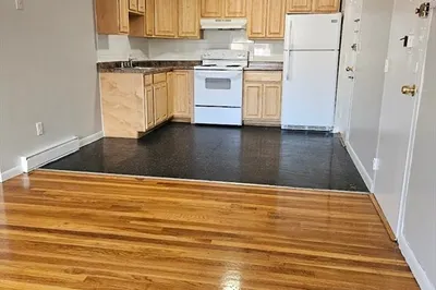 572 Cummins Highway #12