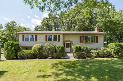 7 Spring Valley Rd