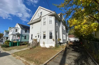 137-139 Commonwealth Ave