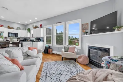 318 W Broadway #2